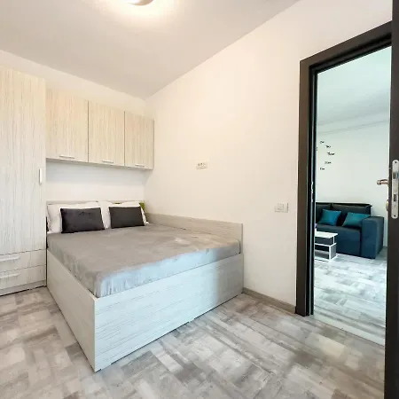 Aqua 22 Apartment
